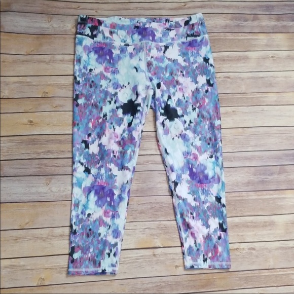 Fabletics Gia Printed Powerlight Capri - Picture 3 of 5